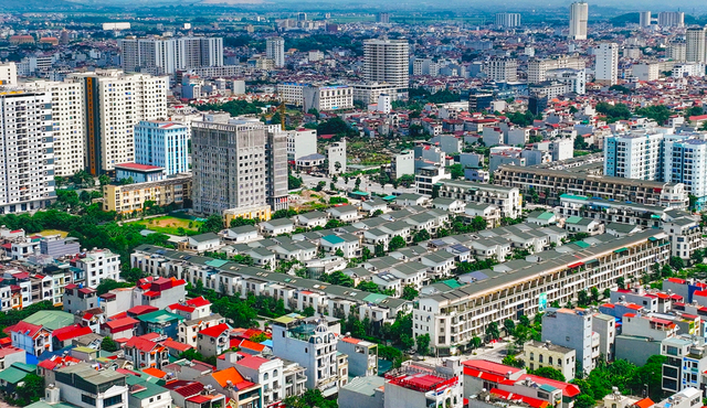 Ngày 23/3, Bộ Nội vụ đã đề nghị các địa phương tạm ngừng trình đề án sáp nhập, thành lập mới đơn vị hành chính cấp huyện, xã theo các nghị quyết cũ của Ủy ban Thường vụ Quốc hội (2016, 2022, 2023). Đồng thời, việc phân loại đơn vị hành chính theo tiêu chí hiện hành cũng phải dừng lại.