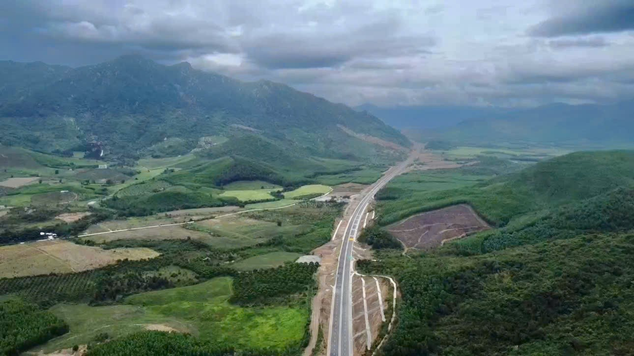 Hình ảnh cao tốc Vân Phong - Nha Trang nhìn từ trên cao