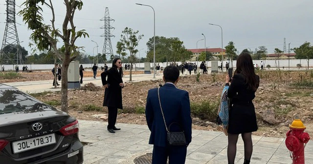 Thị trường đất nền đang chứng kiến một làn sóng tăng giá mạnh mẽ, đặc biệt tại các khu vực vùng ven TP.HCM, Hà Nội và những địa phương có quy hoạch hạ tầng đột phá