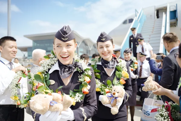 Khánh Hòa đón du khách Nga và phi hành đoàn trên chuyến bay thương mại đầu tiên được mở lại