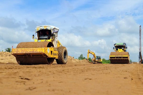 Công trường thi công cao tốc