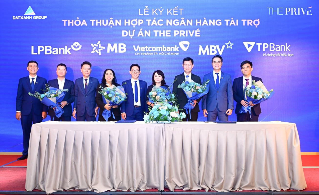 Đại diện Tập đoàn Đất Xanh và các đối tác ngân hàng tại lễ ký kết
