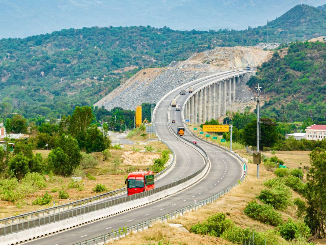 hạ tầng phát triển thu hút nhà đầu tư phía Bắc Nam tiến