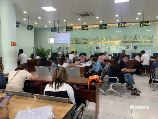 Sau khi hồ sơ từ VPĐK đất đai chuyển qua, cơ quan thuế phải nhanh chóng kiểm tra, xác nhận tính thuế phí.