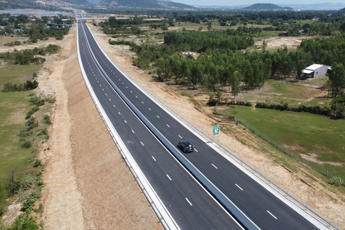 Tập đoàn Sơn Hải đề xuất mở rộng 263km cao tốc bằng 100% vốn tư nhân, Phó Thủ tướng yêu cầu xem xét ngay Tập đoàn Sơn Hải đề xuất mở rộng 263km cao tốc bằng 100% vốn tư nhân, Phó Thủ tướng yêu cầu xem xét ngay