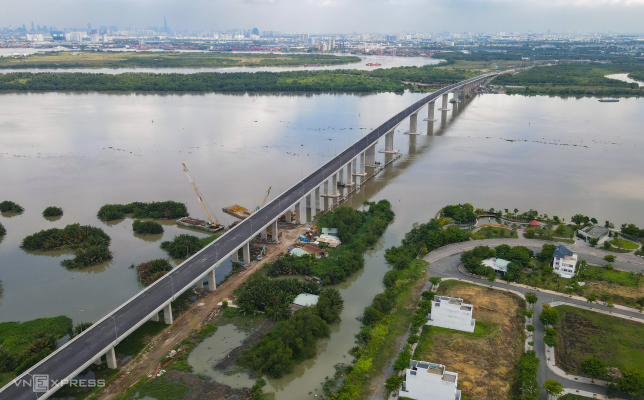 Cầu Nhơn Trạch có chiều dài khoảng 2,5 km, rộng 20,5 m với 6 làn xe