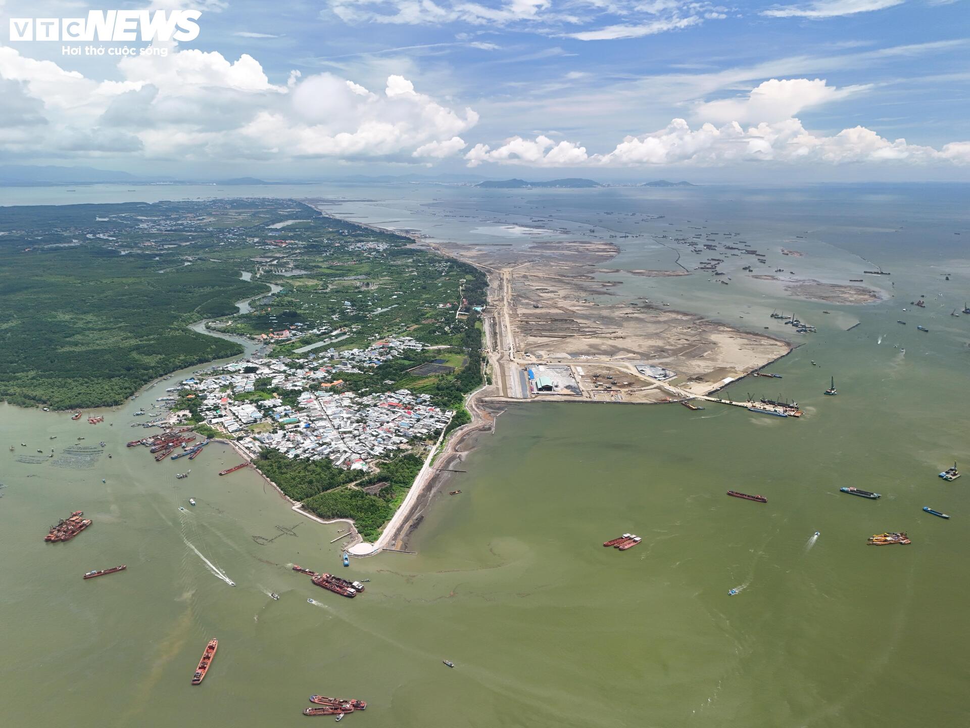 Toàn cảnh siêu dự án lấn biển Cần Giờ sau gần nửa năm khởi công - 1