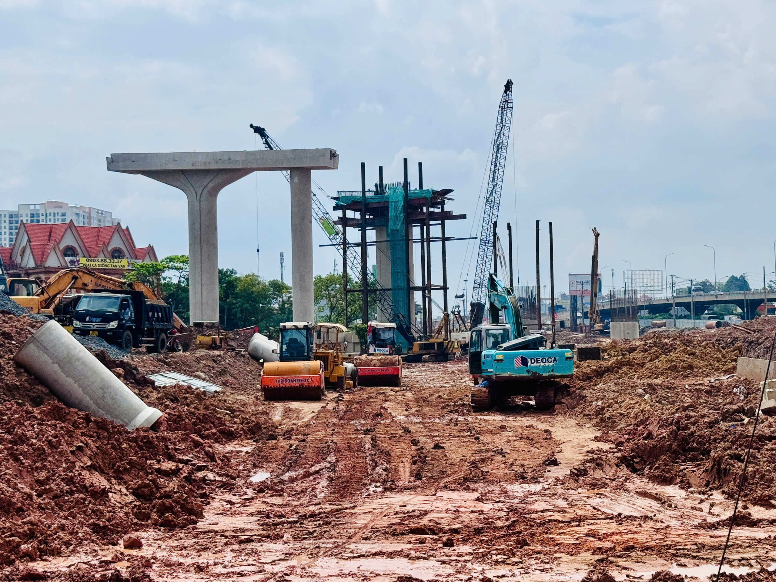 Đẩy nhanh giải ngân đầu tư công, tháo nút thắt GPMB các dự án lớn khu vực Bình Dương cũ- Ảnh 2.